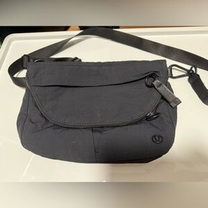 Lululemon festival bag 5L black.